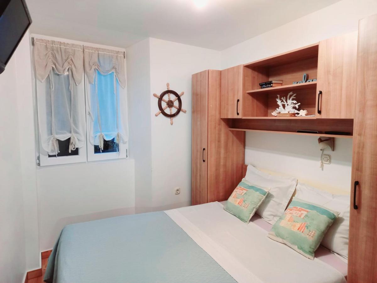 Apartment Megi In Supetar Historical Core Екстериор снимка
